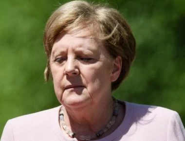 Τι θέματα υγείας μπορεί να προκαλούν τρέμουλο σε χέρια και πόδια στην Α.Μέρκελ